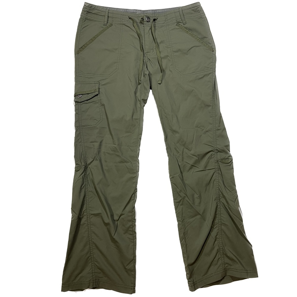 Petite size 6, green REI women’s hiking pants in amazing condition